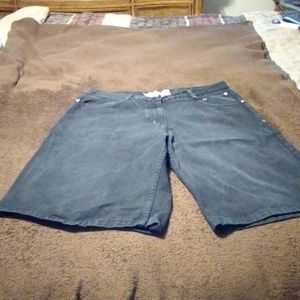 Akademiks black shorts